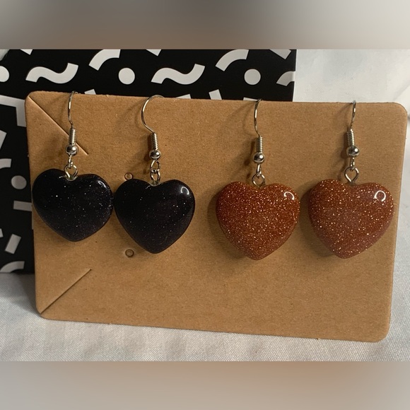 Set of 2 Heart Shaped  Dangle Sandstone Pierced Earrings - Picture 2 of 8